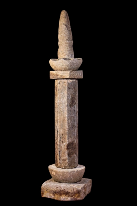 The Buddhist scripture pillar was erected by Dinh Khuong Lien, the eldest son of King Dinh Tien Hoang