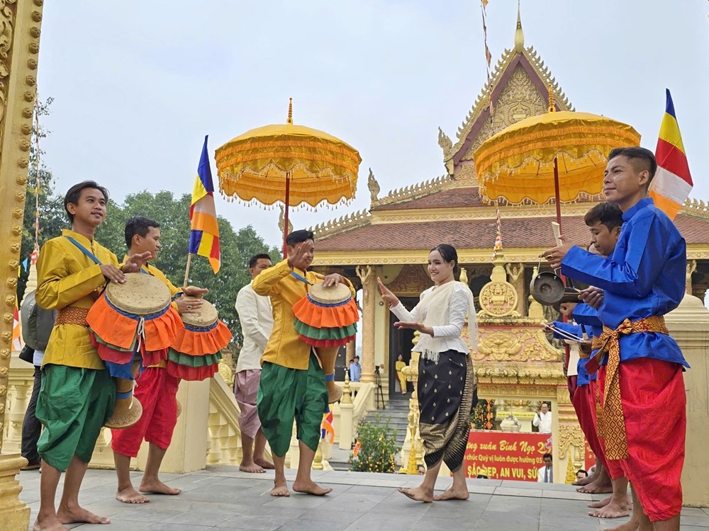 Các hoạt động nhằm tôn vinh bản sắc văn hóa truyền thống tốt đẹp của cộng đồng các dân tộc Việt Nam