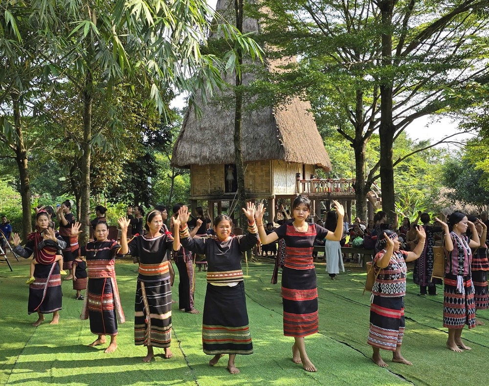 Chương trình dân ca dân vũ của đồng bào các dân tộc Tây Nguyên