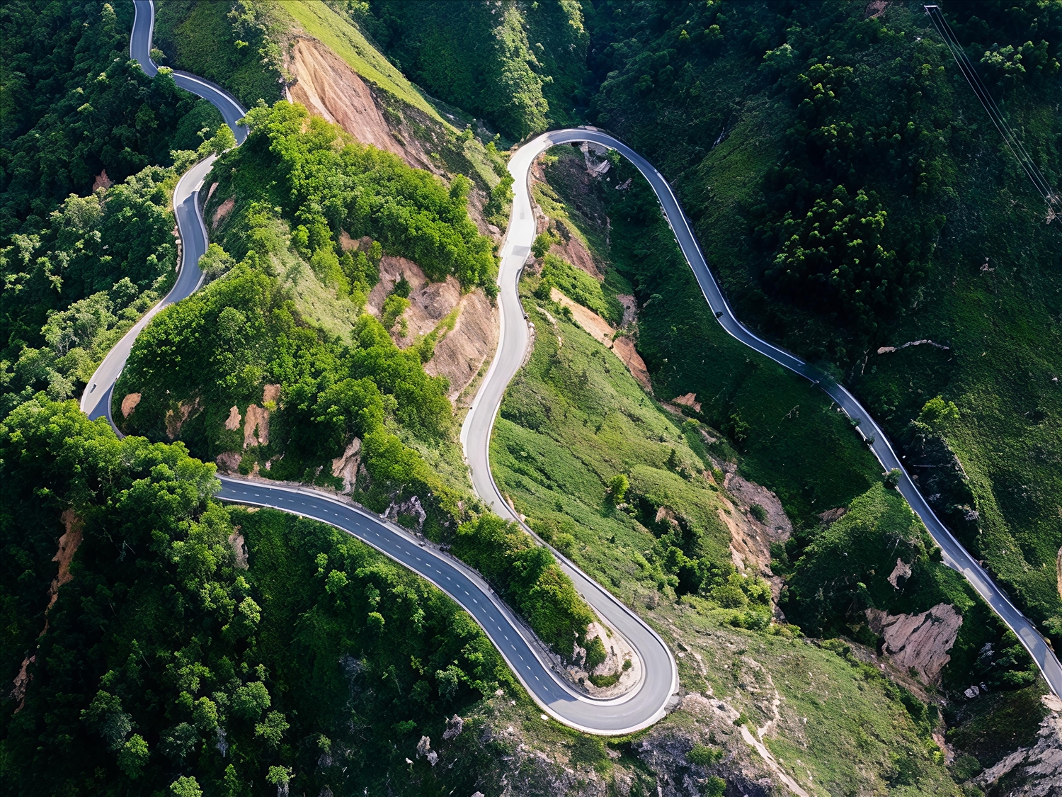 Đèo A Co lên vùng cao A Lưới