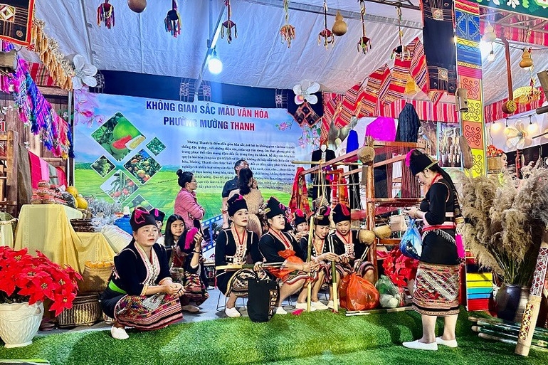 Không gian sắc màu văn hóa của phường Mường Thanh.