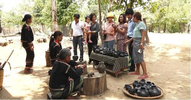 Tourists visit and learn about the pottery of the Mnong people