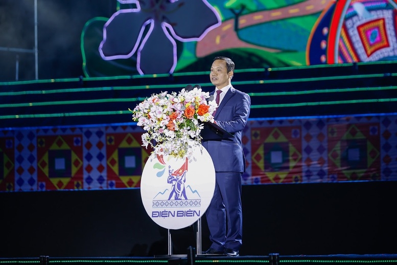 Bí thư Tỉnh ủy Điện Biên Trần Tiến Dũng phát biểu khai mạc Lễ hội Hoa Ban - Ảnh: VGP/Nhật Bắc