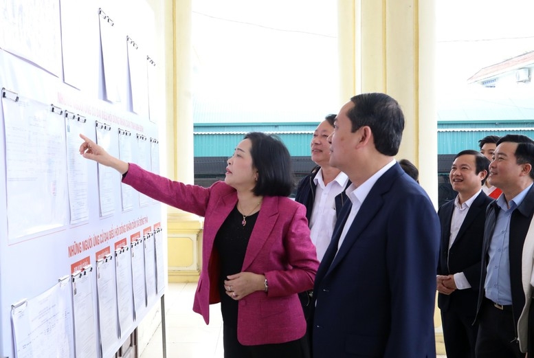 Phó Chủ tịch Quốc hội Nguyễn Thị Thanh kiểm tra công tác chuẩn bị bầu cử tại Hưng Yên