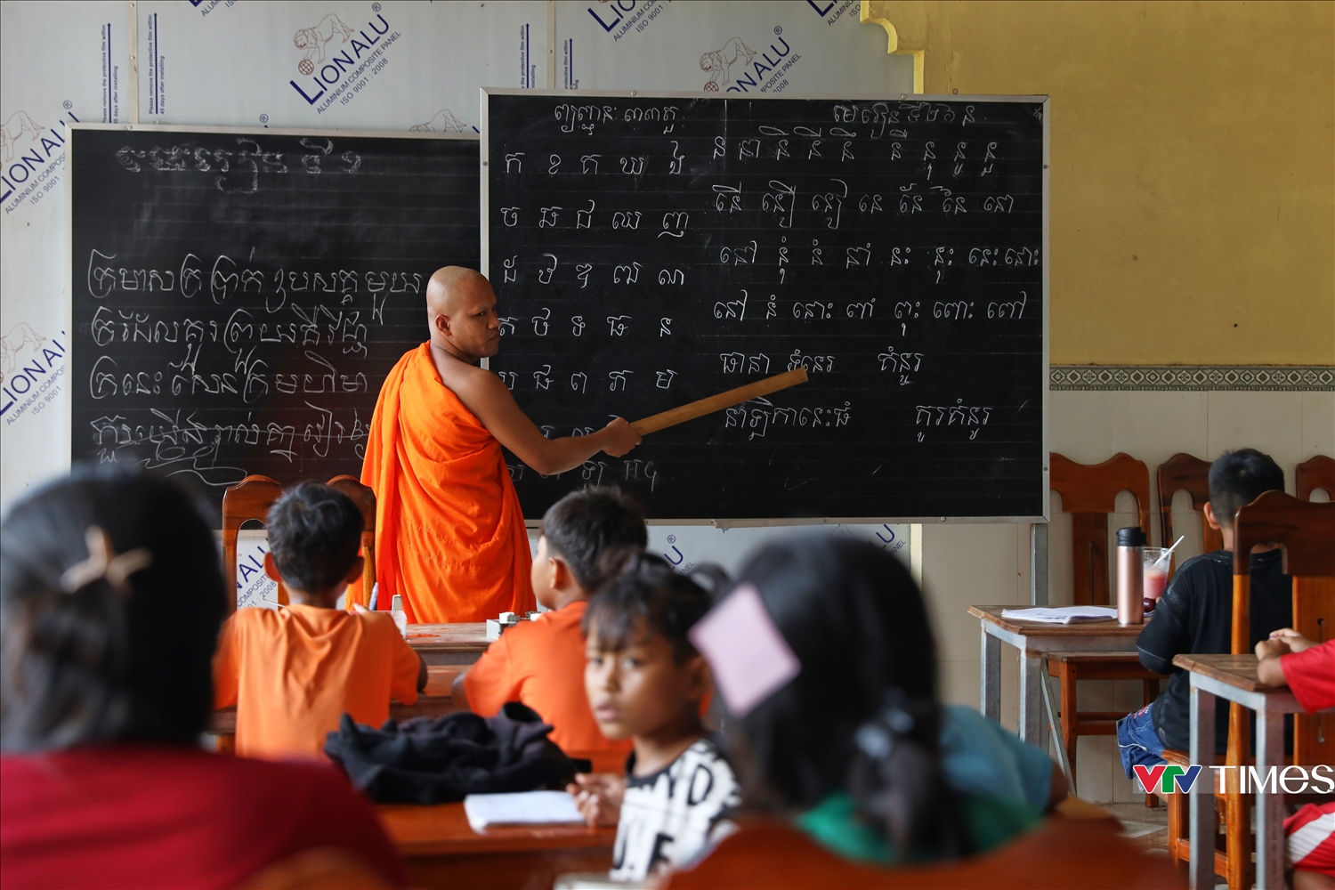 Nhiều ngôi chùa của đồng bào Khmer ở vùng Tây Nam Bộ duy trì lớp học tiếng Khmer miễn phí vào dịp hè góp phần giữ gìn tiếng nói, chữ viết của dân tộc