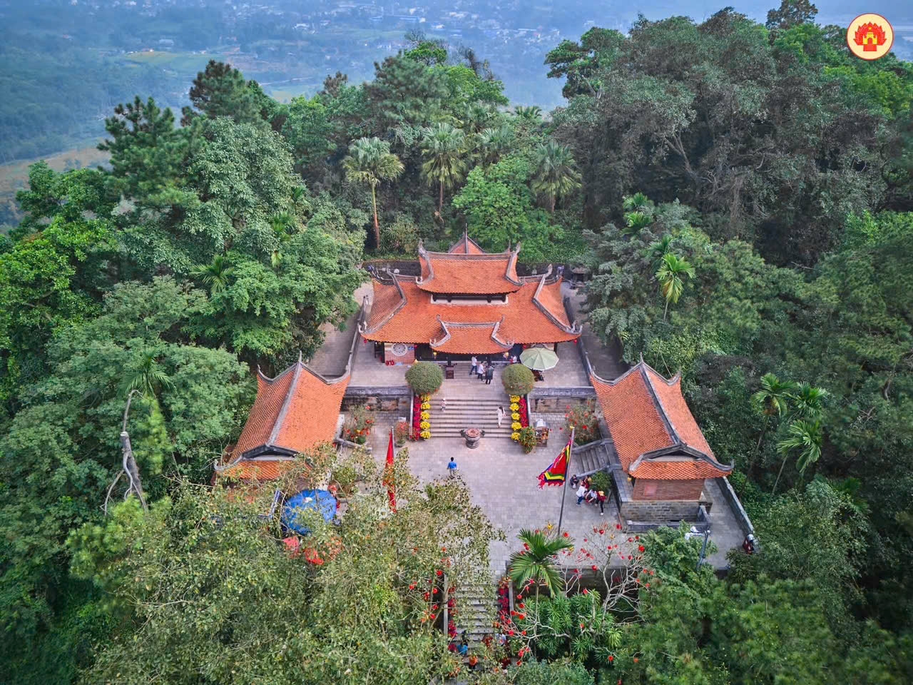 Đền Hùng không chỉ là nơi thờ tự, mà còn là biểu tượng của sự đoàn kết, của bản sắc và của sức mạnh tinh thần dân tộc Việt Nam