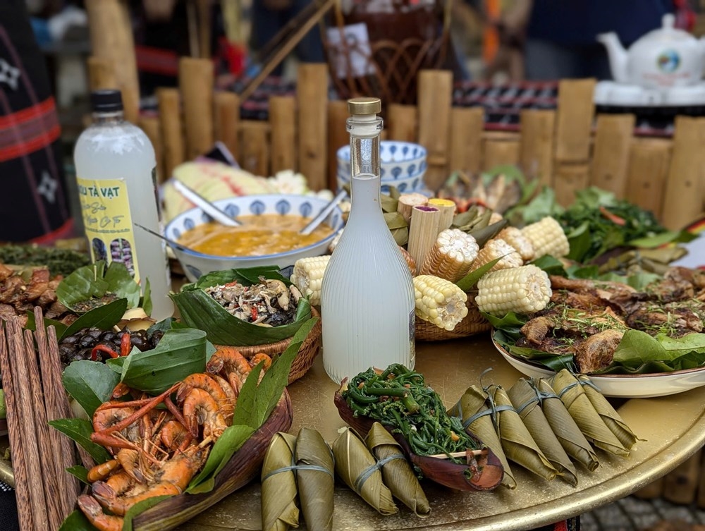 Mâm cơm cúng của đồng bào Cơ Tu, thành phố Đà Nẵng