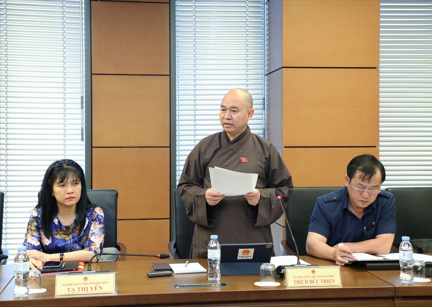 Đại biểu Quốc hội Thượng tọa Thích Đức Thiện phát biểu tại tổ, góp ý dự thảo Luật Tín ngưỡng, tôn giáo (sửa đổi)