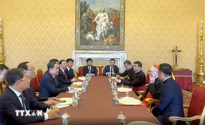 Chủ tịch Quốc hội Trần Thanh Mẫn hội kiến Thủ tướng Tòa thánh Vatican Hồng y Pietro Parolin. (Ảnh: TTXVN)