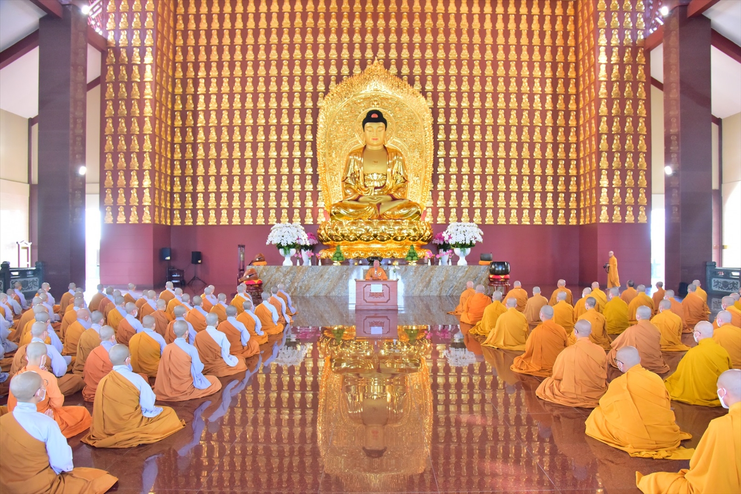 Mỗi năm, các vị tỳ kheo phải tham gia kỳ an cư kiết hạ, cùng đại chúng tu học thúc liễm thân tâm