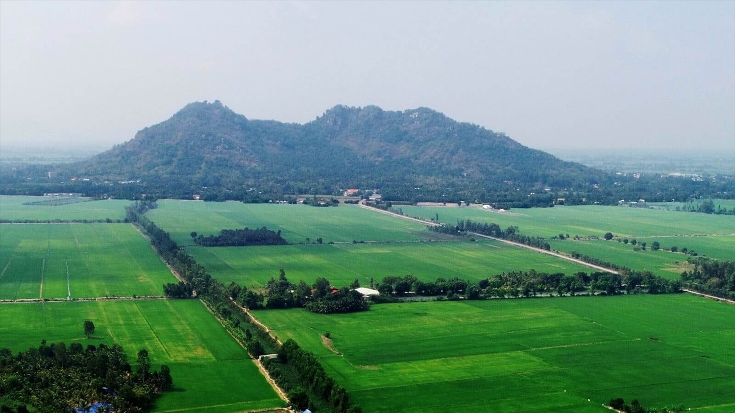 Khu di tích Óc Eo - Ba Thê tọa lạc ở khu núi Ba Thê thuộc xã Óc Eo, tỉnh An Giang