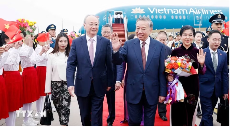 Lễ đón Tổng Bí thư, Chủ tịch nước Tô Lâm cùng Phu nhân tại Sân bay quốc tế Bắc Kinh - Ảnh: TTXVN