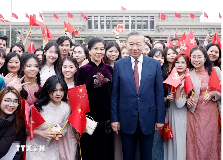 Tổng Bí thư, Chủ tịch nước Tô Lâm và Phu nhân cùng đại diện kiều bào, lưu học sinh Việt Nam tại Trung Quốc