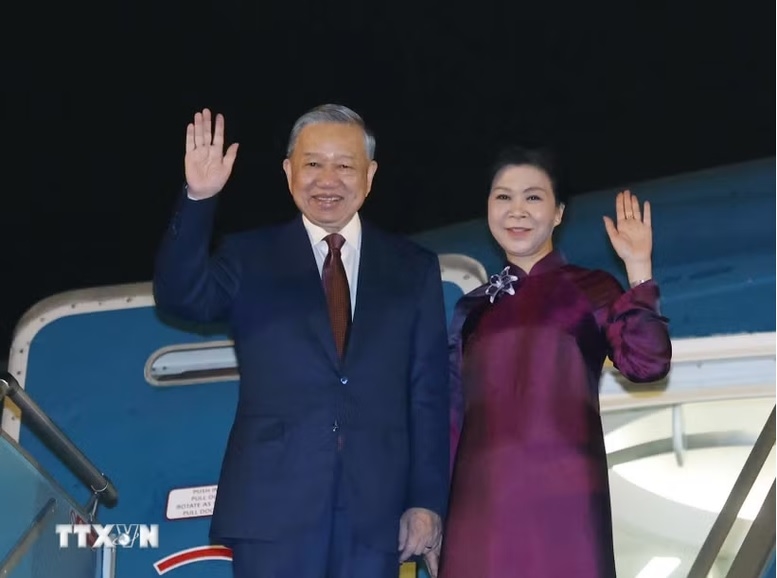 Tổng Bí thư, Chủ tịch nước Tô Lâm và Phu nhân rời Hà Nội, lên đường thăm cấp Nhà nước đến Trung Quốc - Ảnh: TTXVN