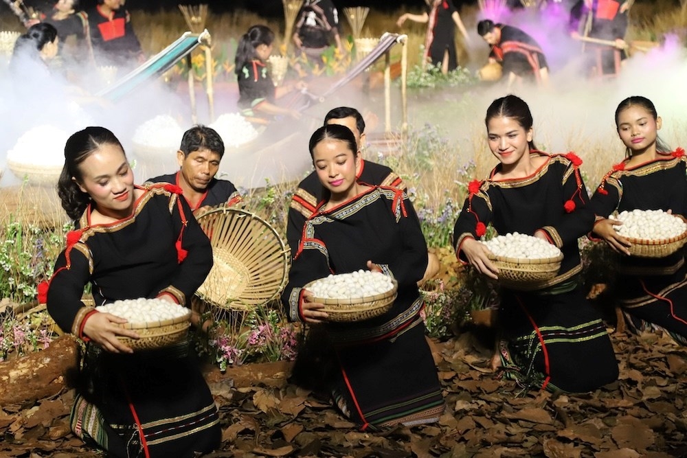 Các hoạt động lễ hội, du lịch ở vùng dân tộc thiểu số luôn gắn với bảo tồn, phát huy giá trị di sản văn hóa 