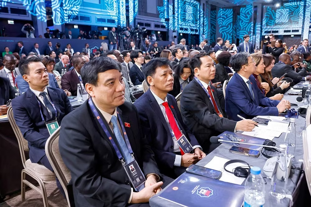 Đoàn đại biểu Việt Nam dự Phiên khai mạc Đại hội đồng lần thứ 152 của Liên minh Nghị viện thế giới (IPU-152). (Ảnh: DOÃN TẤN/TTXVN)