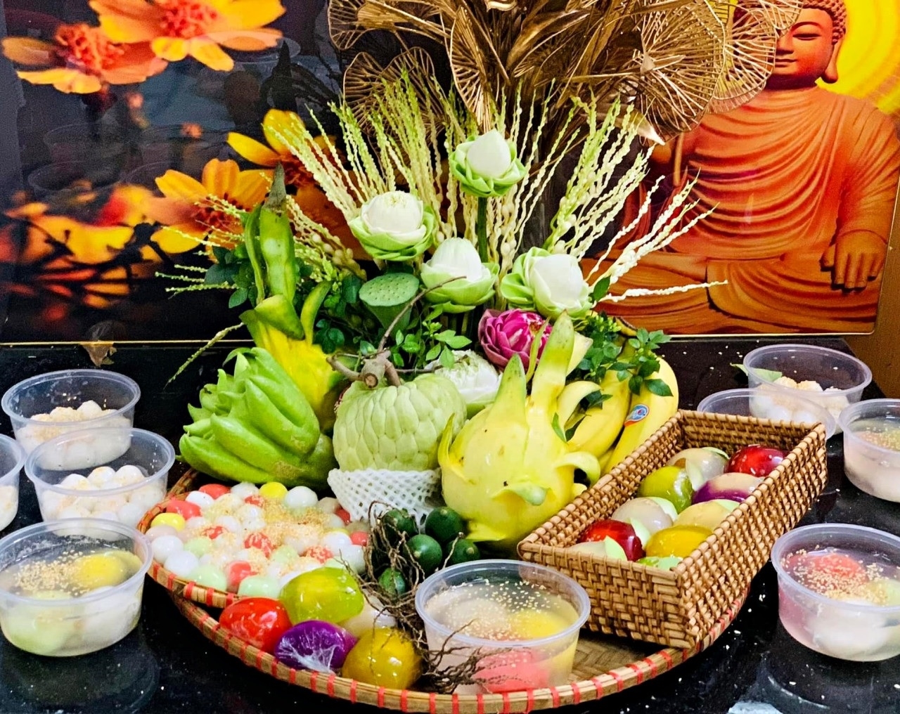 Các gia đình thường cúng bánh trôi, bánh chay để thể hiện lòng thành kính, nguyện cầu những điều tốt đẹp, an lành trong cuộc sống