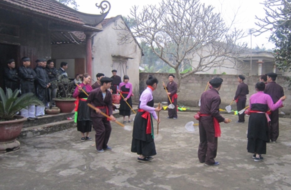 The Cao Lan ethnic group performs the “Chim gau, xuc tep” dance during Tet (Lunar New Year)