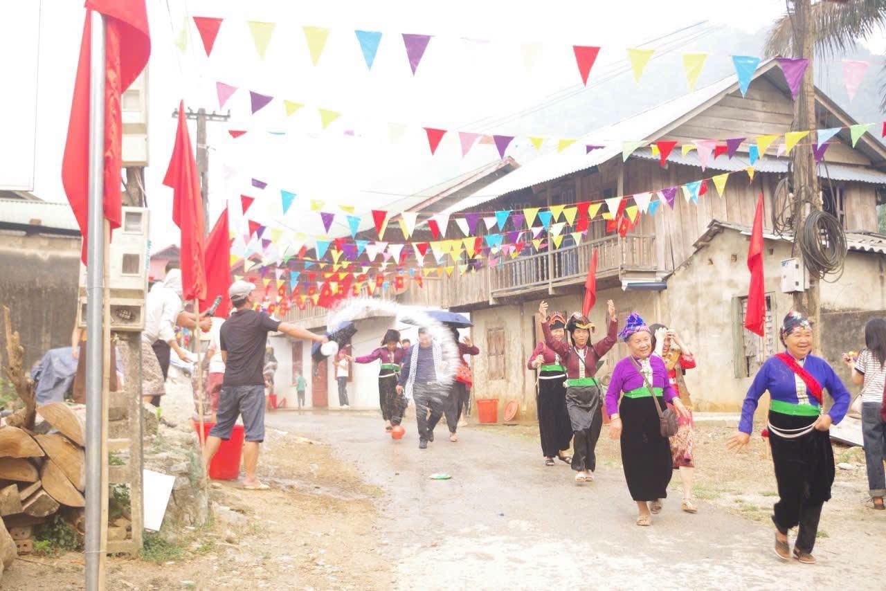 Vui hội té nước