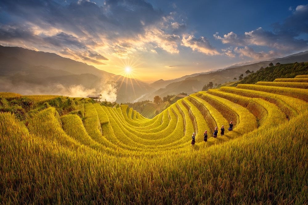 Tháng Tư trở thành khoảng thời gian “vàng” để du khách tìm về những miền đất nguyên sơ, nơi du lịch không chỉ là ngắm cảnh, “check in” mà là hành trình chạm vào bản sắc