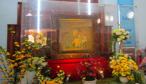 The photograph, which had faded considerably, now reappeared clearly