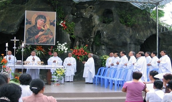 The Bishop of the Vinh Long provincial diocese has issued an edict allowing parishioners to make pilgrimages to visit the image