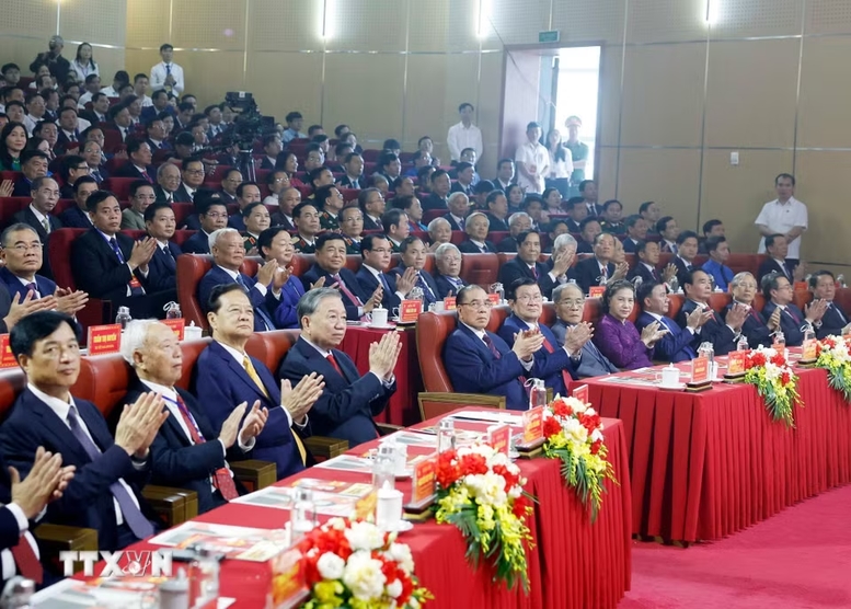 Tổng Bí thư, Chủ tịch nước Tô Lâm và các đồng chí lãnh đạo, nguyên lãnh đạo Đảng, Nhà nước tham dự lễ kỷ niệm - Ảnh: TTXVN