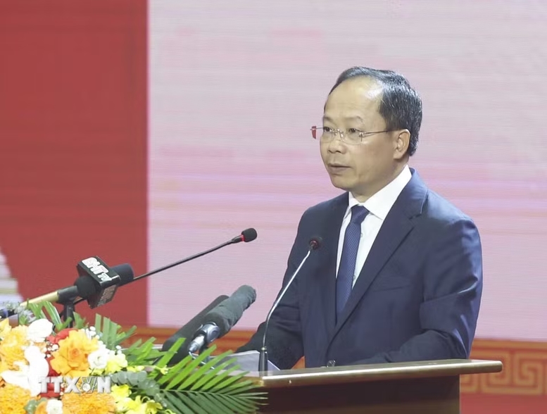 Đồng chí Nguyễn Duy Lâm đọc diễn văn kỷ niệm ôn lại cuộc đời và sự nghiệp hoạt động cách mạng của đồng chí Hà Huy Tập - Ảnh: TTXVN