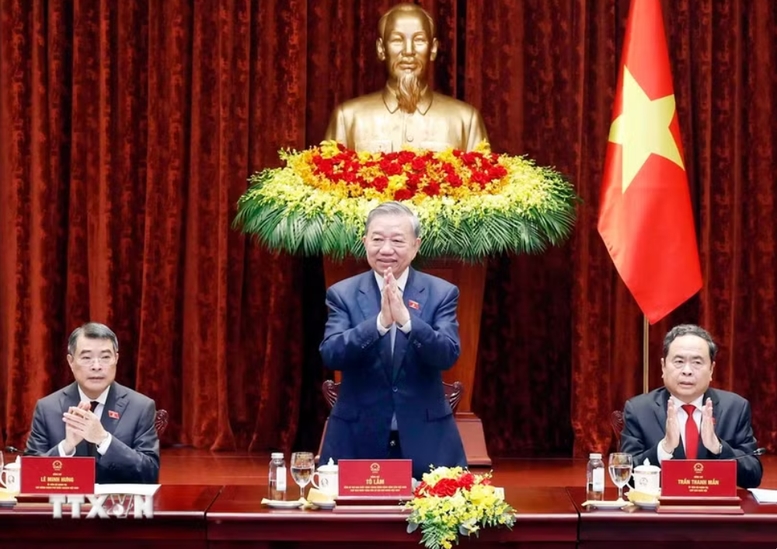 Tổng Bí thư, Chủ tịch nước Tô Lâm cùng Thủ tướng Lê Minh Hưng và Chủ tịch Quốc hội Trần Thanh Mẫn dự buổi gặp mặt - Ảnh: TTXVN