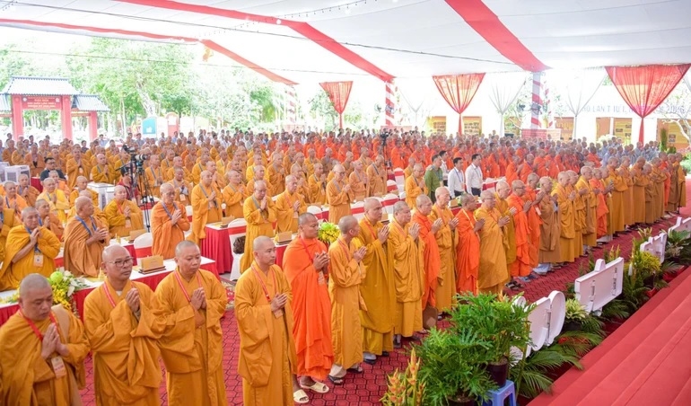 Chư tôn đức tham dự Đại hội đại biểu Giáo hội Phật giáo Việt Nam thành phố Cần Thơ lần thứ I