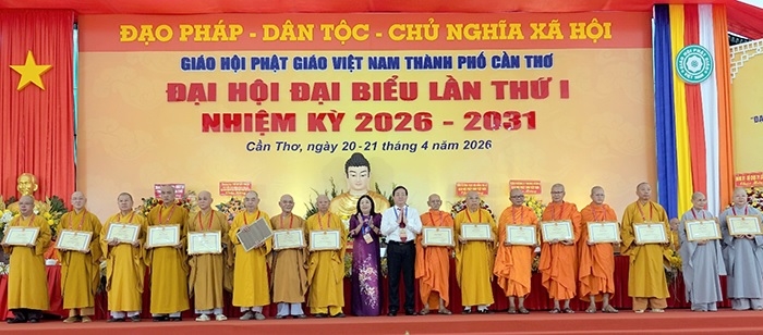 Các tập thể nhận Bằng khen của Ủy ban Nhân dân thành phố Cần Thơ