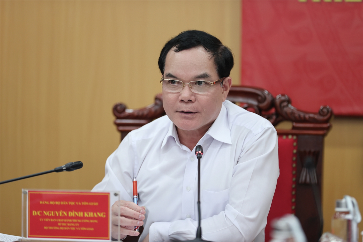 Ủy viên Ban Chấp hành Trung ương Đảng, Bí thư Đảng ủy, Bộ trưởng Bộ Dân tộc và Tôn giáo Nguyễn Đình Khang chủ trì Hội nghị