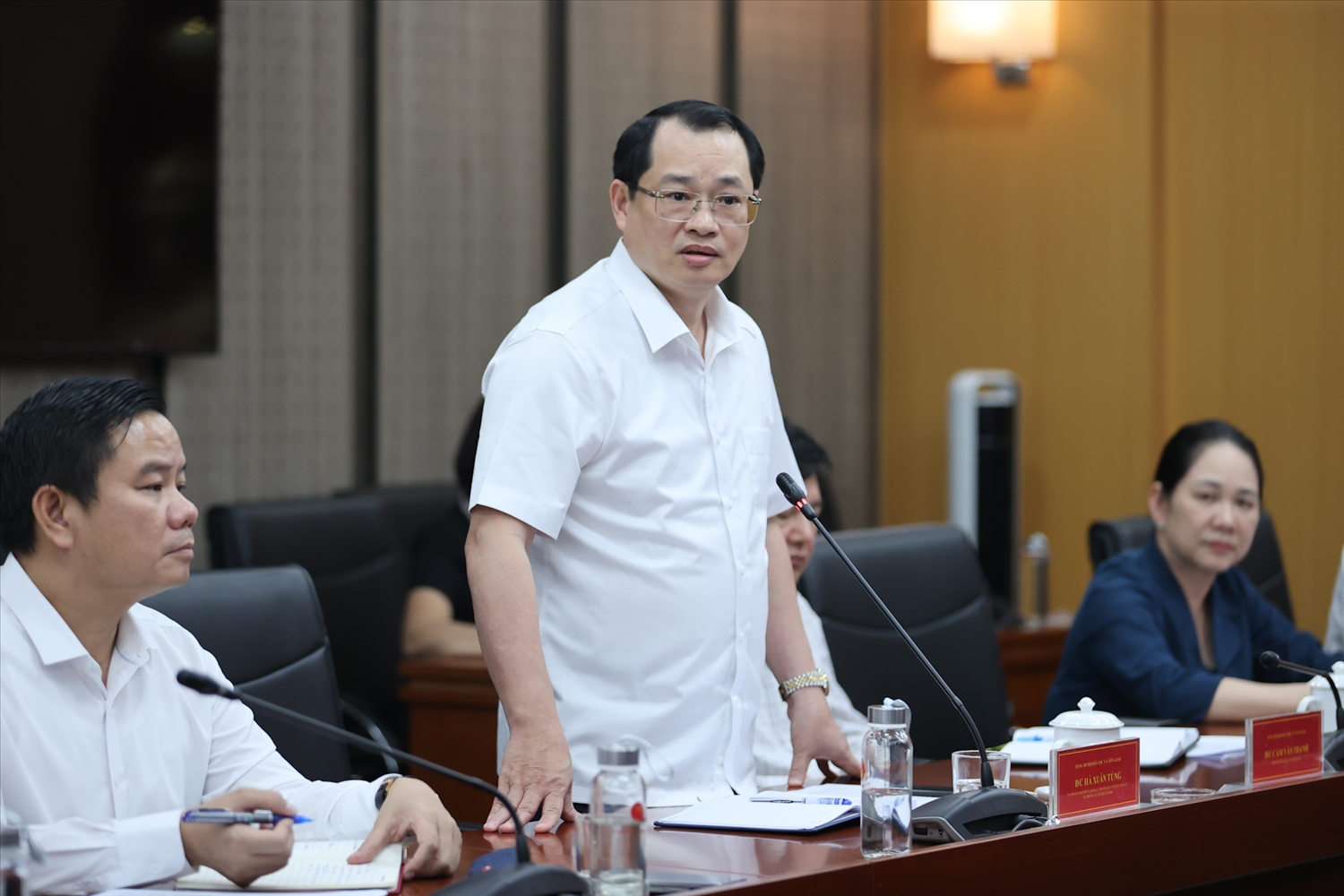 Đồng chí Hà Xuân Tùng, Uỷ viên Ban Thường vụ, Trưởng ban Tổ chức Đảng uỷ Bộ Dân tộc và Tôn giáo phát biểu tại Hội nghị