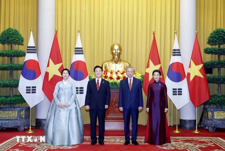 Tổng Bí thư, Chủ tịch nước Tô Lâm và Phu nhân cùng Tổng thống Hàn Quốc Lee Jae Myung và Phu nhân chụp ảnh chung - Ảnh: TTXVN