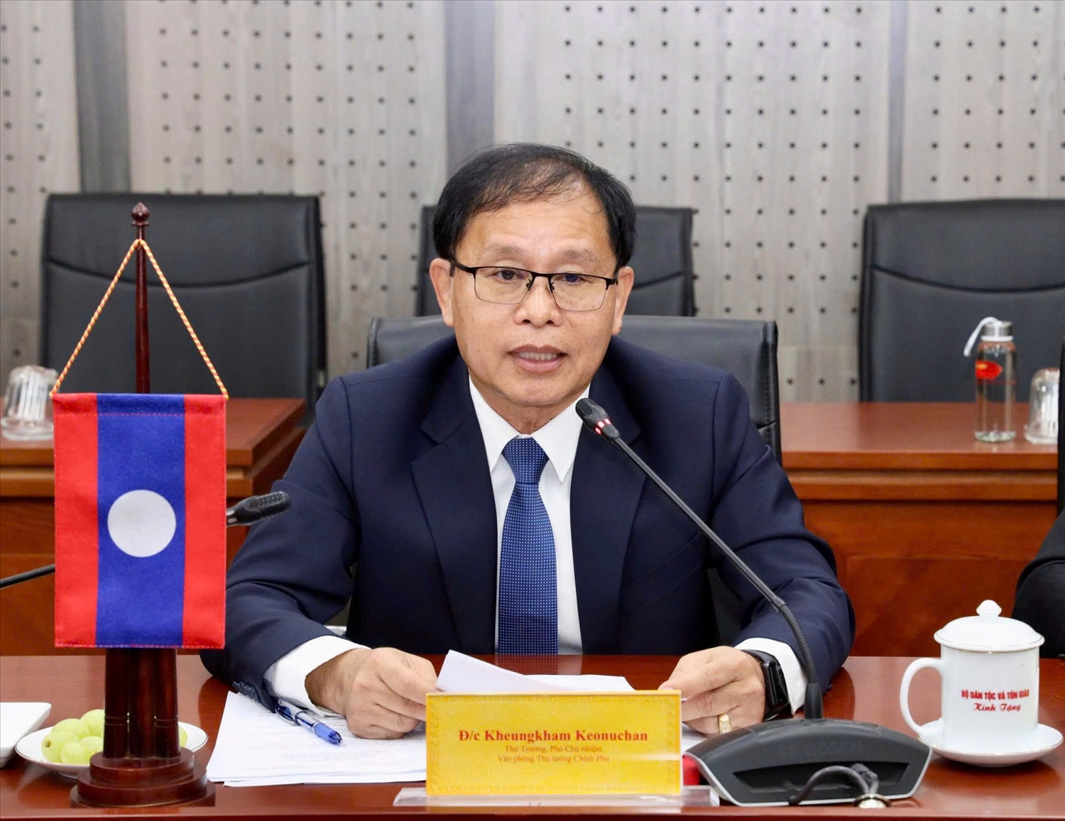 Thứ trưởng, Phó Chủ nhiệm Kheungkham Keonuchan tại hội đàm