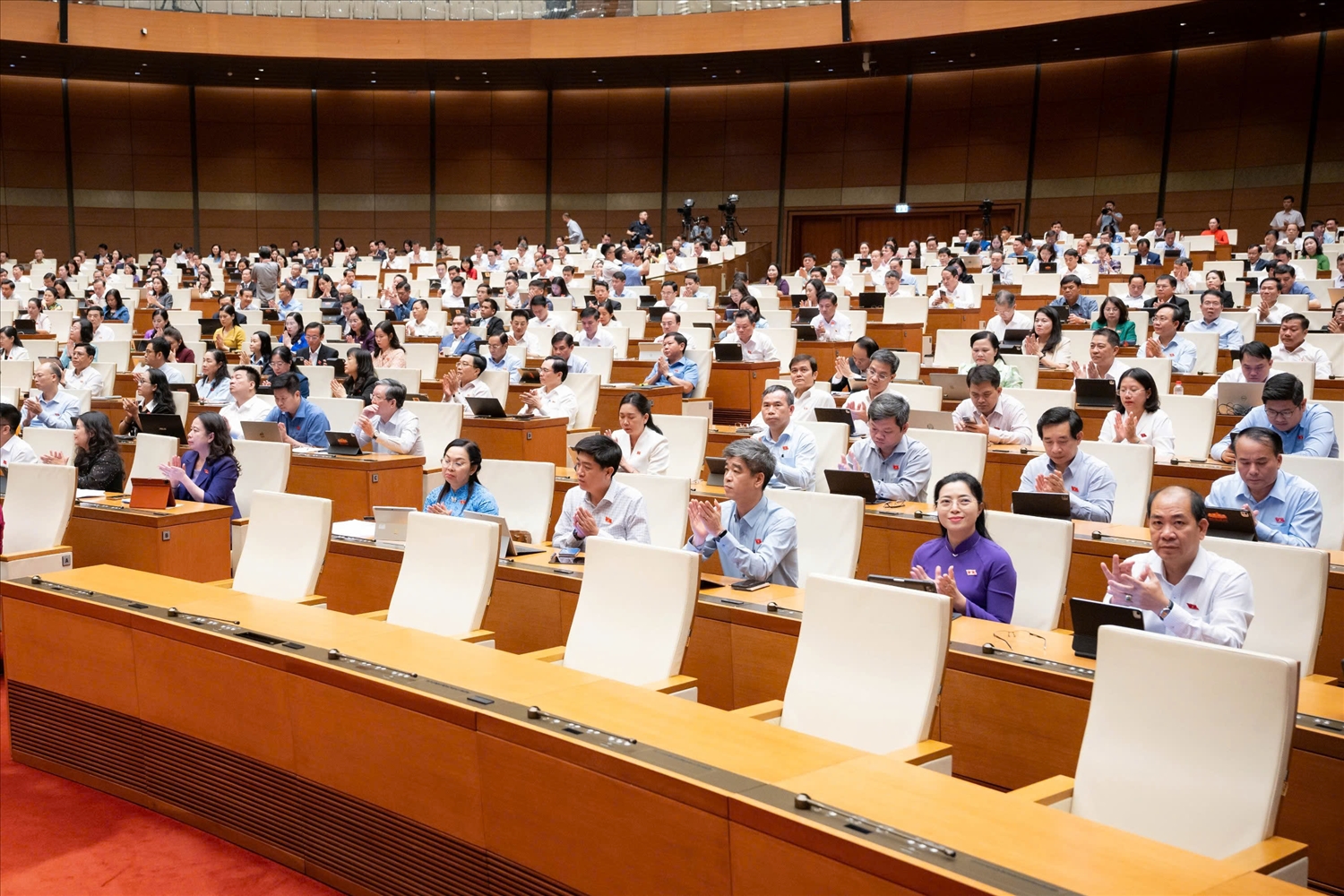 Quang cảnh Phiên họp chiều ngày 23/4