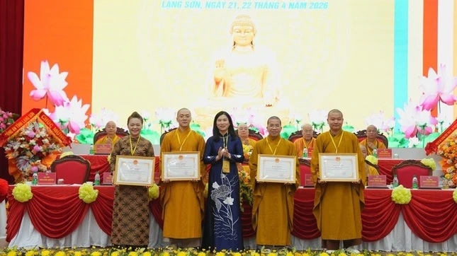 Tập thể và cá nhân nhận Bằng khen của Ủy ban Nhân dân tỉnh Lạng Sơn