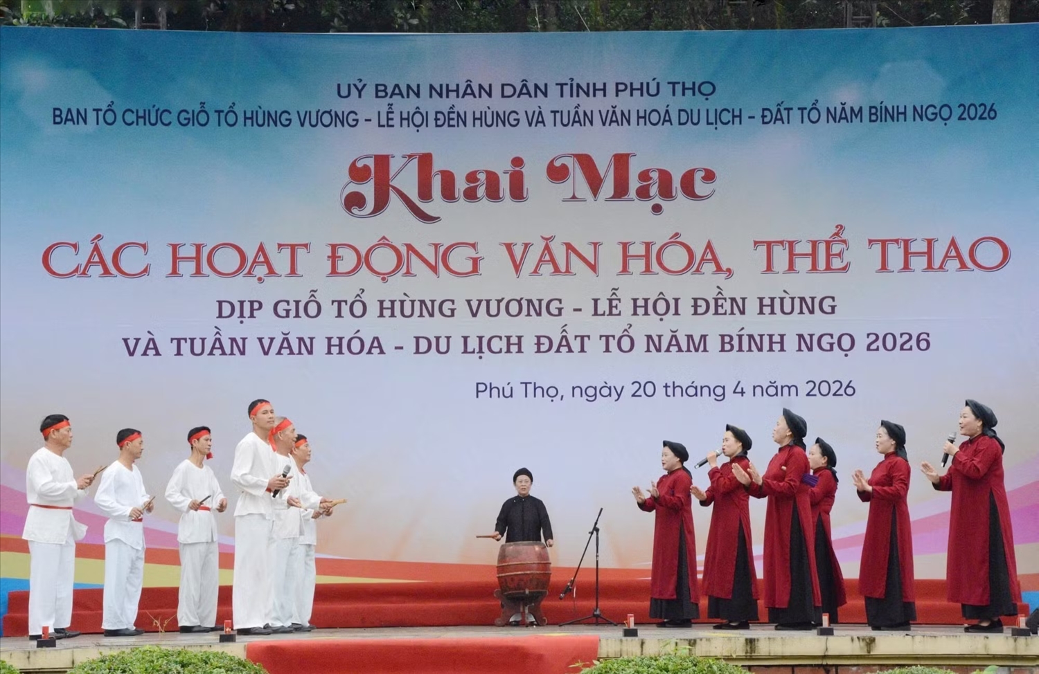 Trình diễn hát Xoan tại Liên hoan văn nghệ quần chúng trong khuôn khổ Giỗ Tổ Hùng Vương - Lễ hội Đền Hùng và Tuần Văn hóa - Du lịch đất Tổ năm Bính Ngọ 2026, ngày 20/4. Ảnh: Thu Hương/TTXVN