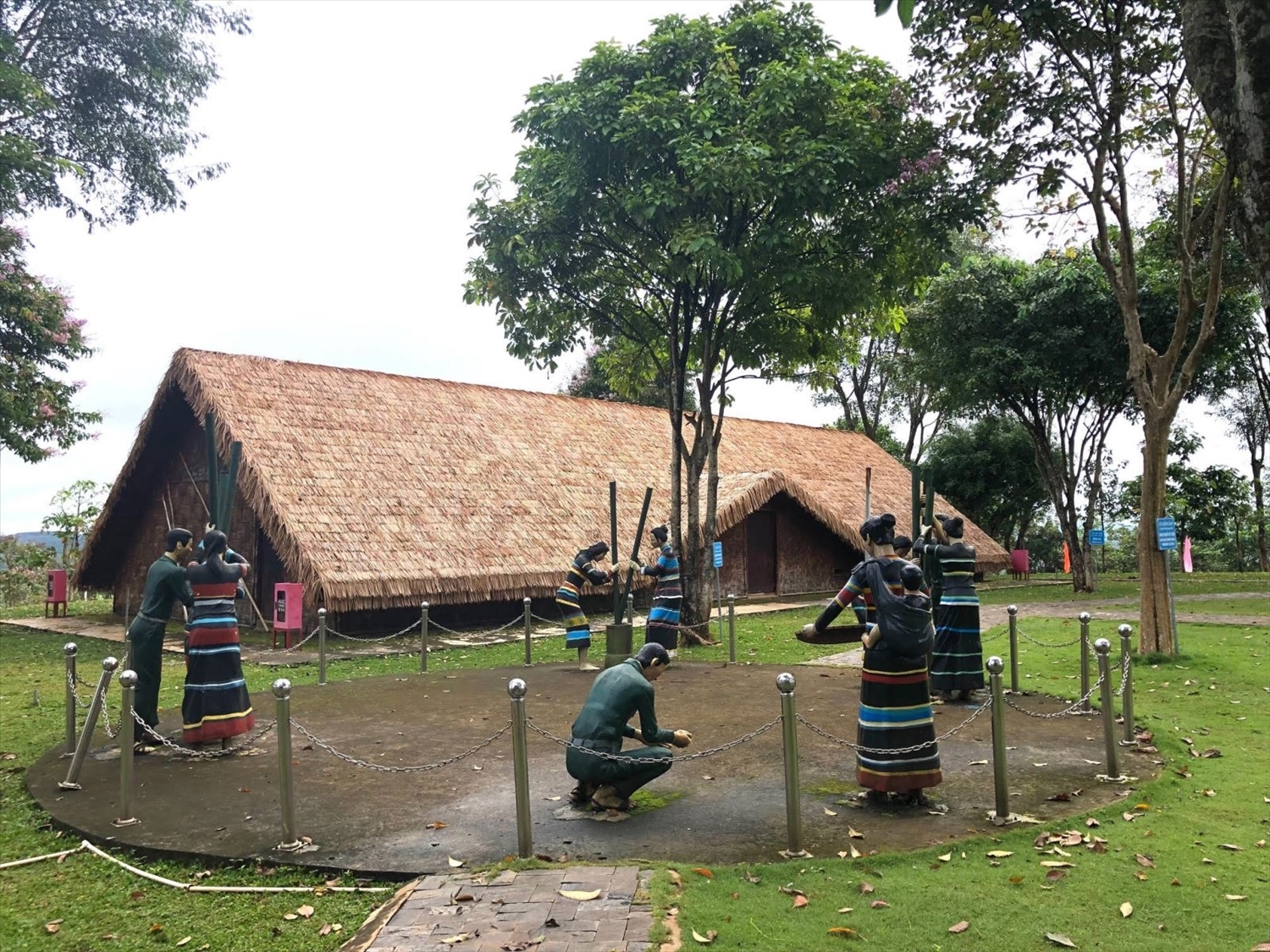 The scene of pounding rice to feed the troops has been recreated in the conservation area