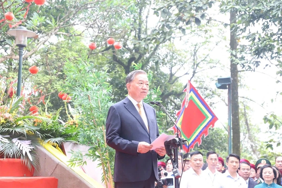 Tổng Bí thư, Chủ tịch nước Tô Lâm đã gặp gỡ, nói chuyện thân mật với các tầng lớp Nhân dân tại sân trước Đền Thượng.