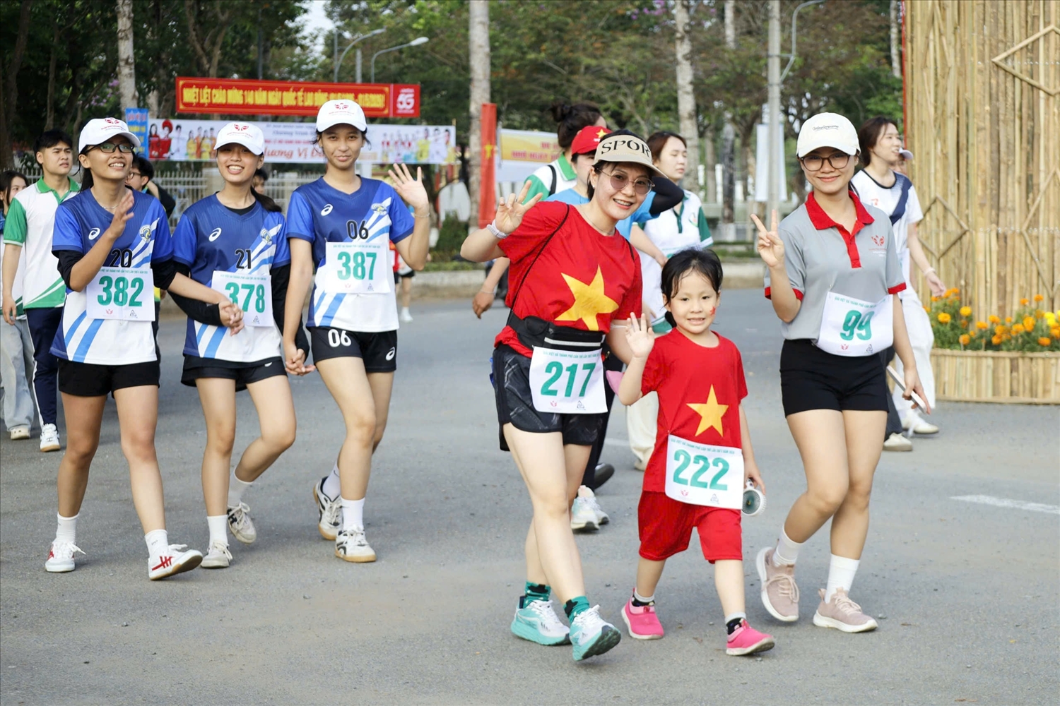 Giải Việt dã thu hút các tổ chức, cá nhân đang sinh sống, học tập, làm việc trên địa bàn thành phố tham gia tranh tài