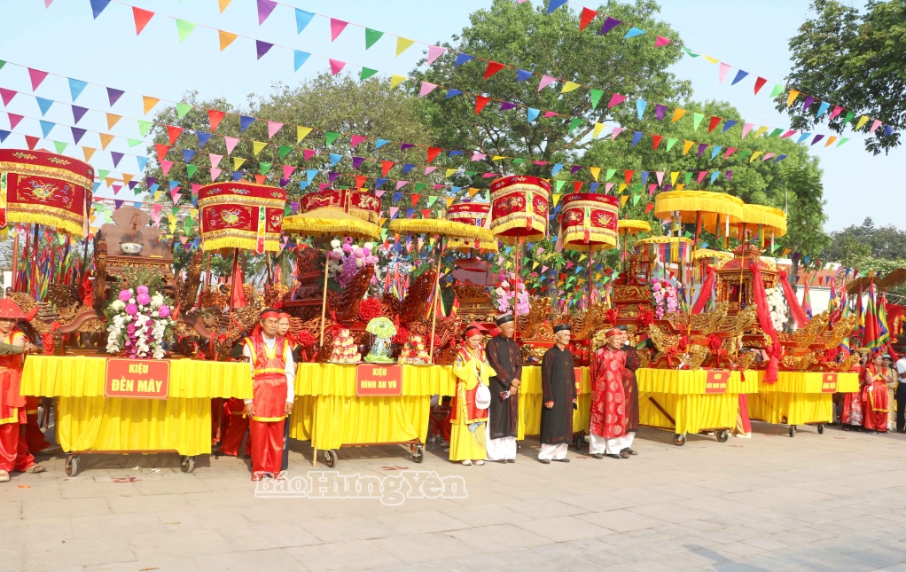 Các đoàn rước tập trung tại khuôn viên Ban Quản lý di tích tỉnh.