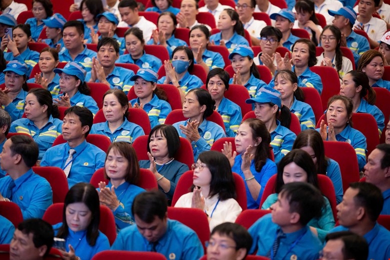 Cán bộ công đoàn, công nhân lao động tham dự buổi Lễ 