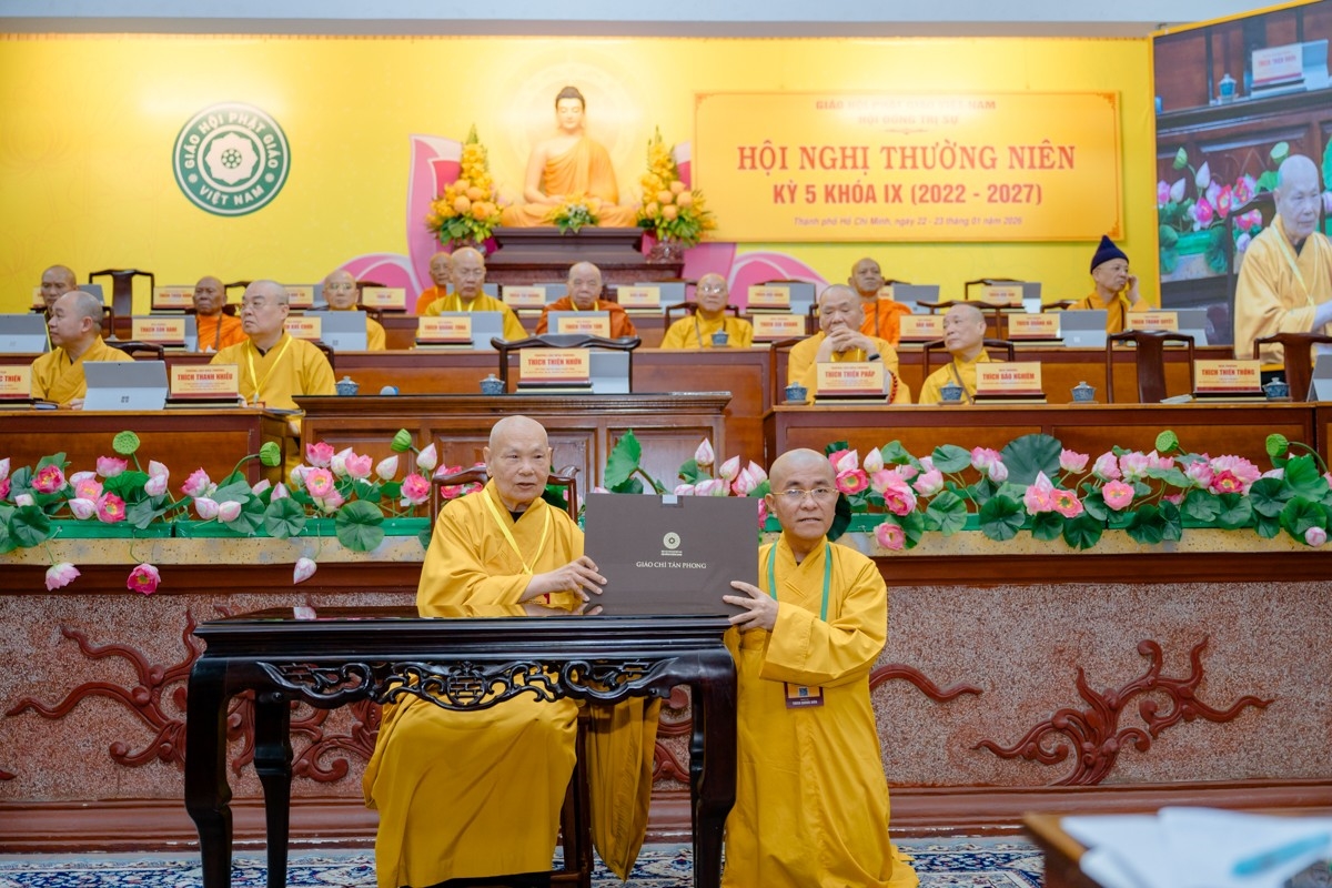 Tại Hội nghị Thường niên kỳ V - Khóa IX Hội đồng Trị sự, Trung ương Giáo hội Phật giáo Việt Nam trao Giáo chỉ tấn phong giáo phẩm năm 2025