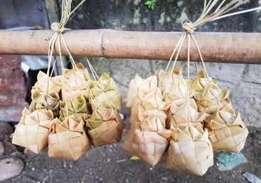 Những chiếc bánh Kà tum được làm nên từ đôi bàn tay khéo léo của người phụ nữ dân tộc Khmer tỉnh An Giang.