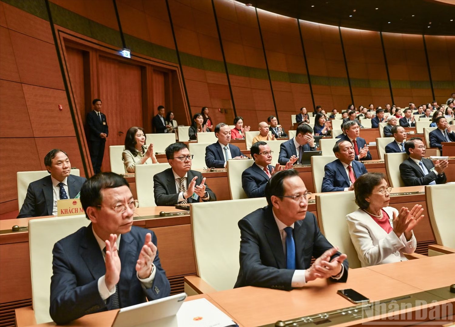 Các đại biểu dự khai mạc Kỳ họp thứ Nhất, Quốc hội khóa XVI. (Ảnh: LINH NGUYÊN)