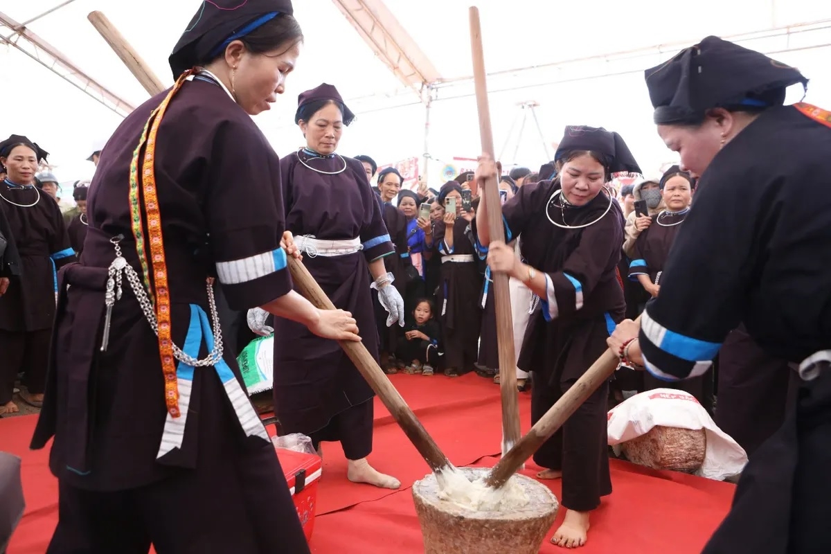 Thi giã bánh giày