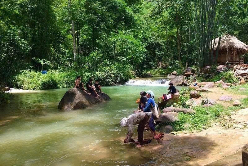 Cảnh quan thiên nhiên tươi đẹp ở bản Hang, xã Phú Lệ.