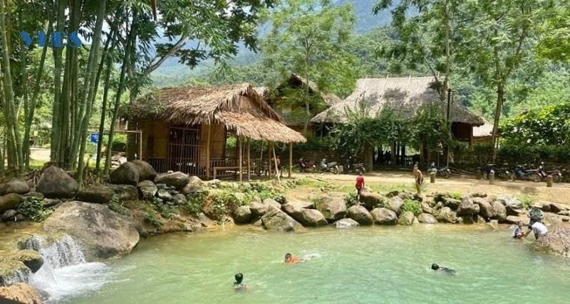 Nhờ làm du lịch mà ở bản Hang hôm nay, từ trẻ con đến người lớn ai cũng ý thức việc giữ gìn bản sắc dân tộc.