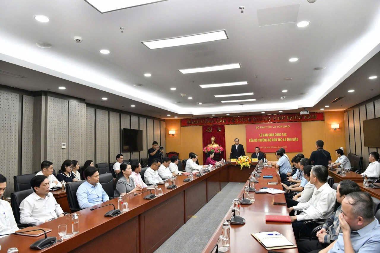 Quang cảnh tại buổi Lễ bàn giao nhiệm vụ